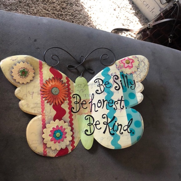 Motivational sign in shape of a butterfly. - Picture 2 of 2